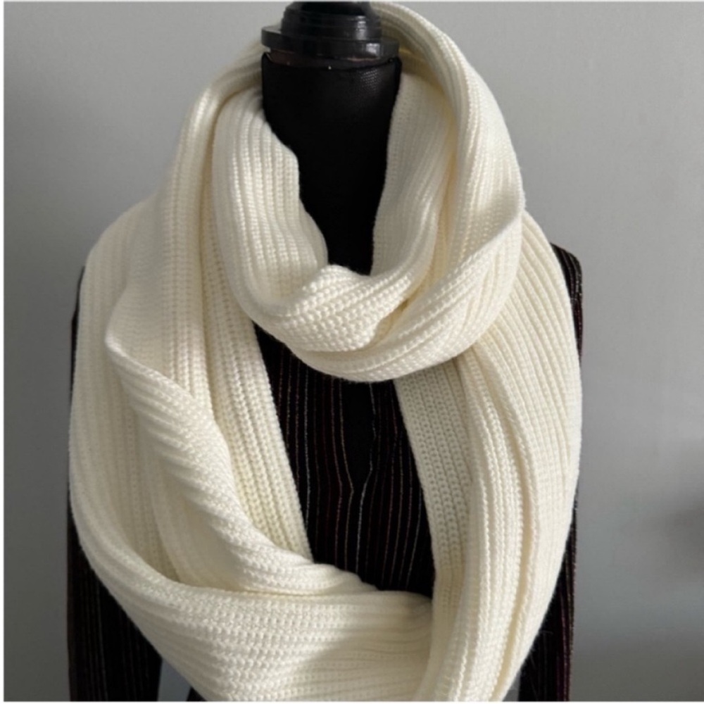 NWT Stiches + Stripes Elegant Women’s White Knit Infinity Scarf